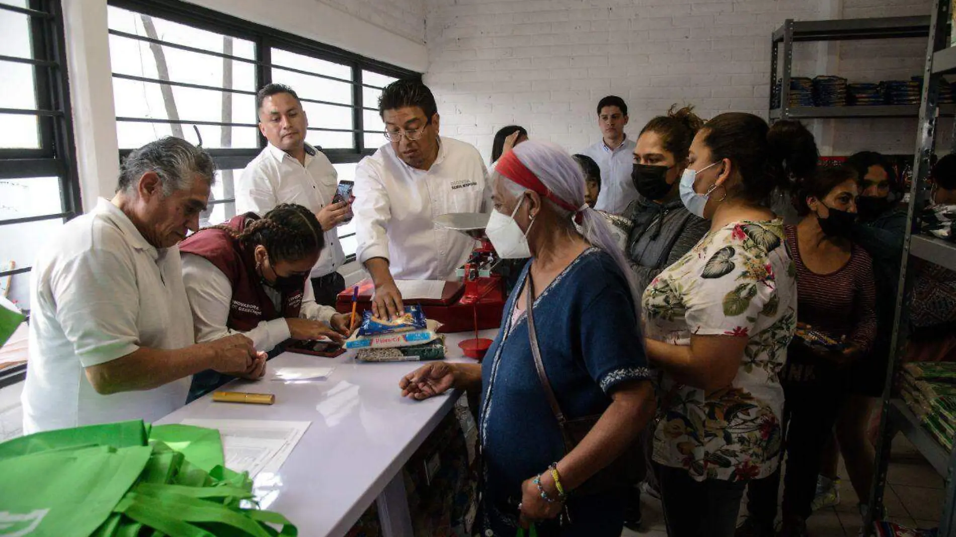 Diconsa entregó alimentos caducados